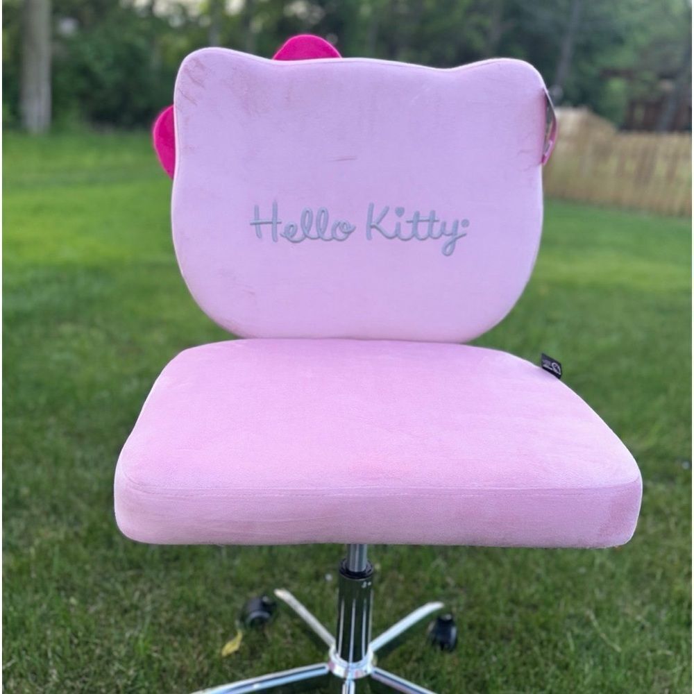 Hello Kitty® Kawaii Swivel Vanity Chair - Picture 8 of 9